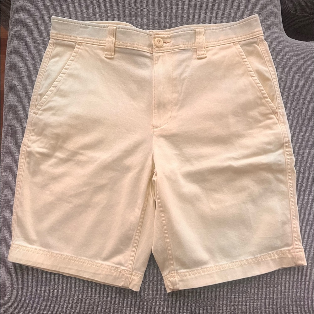 johnnie-O Cream Flat Front Shorts Casual Style